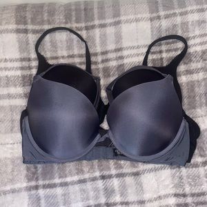 Victoria’s Secret bras 38c